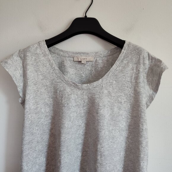 Ladies SZ L Loft  By Ann Taylor Grey T-Shirt - Picture 2 of 4
